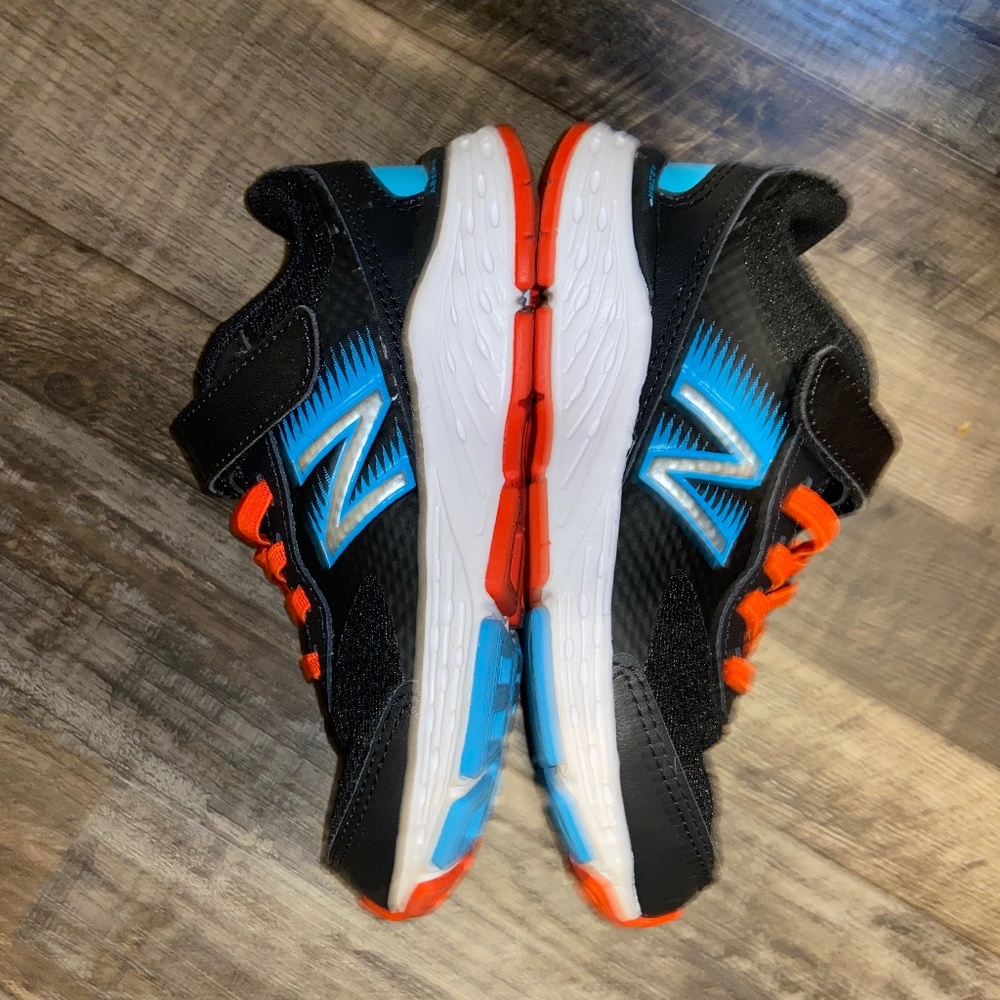 New Balance Boys Size 11 Wide